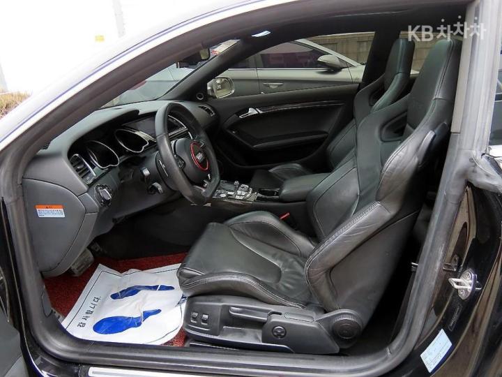 Audi RS5 4.2 FSI Quattro 6