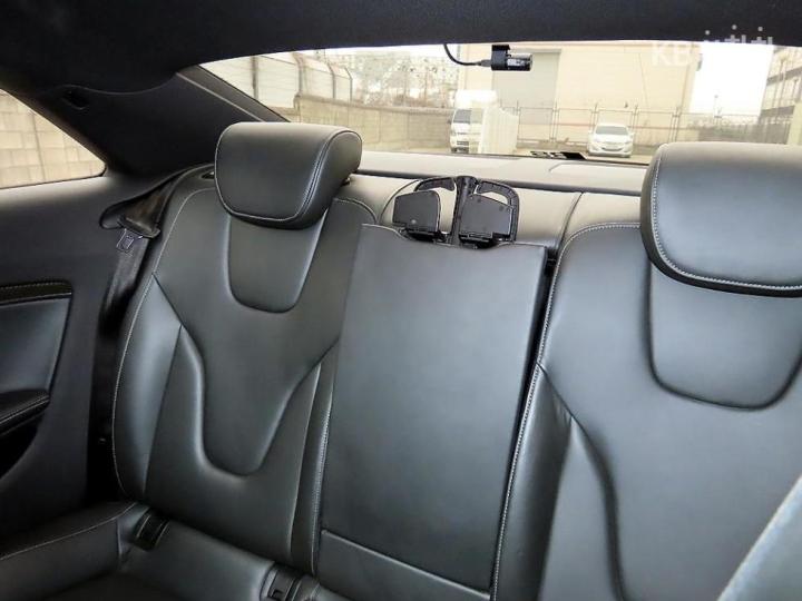 Audi RS5 4.2 FSI Quattro 7