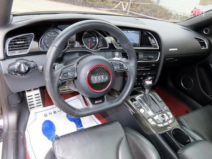 Audi RS5 4.2 FSI Quattro 8