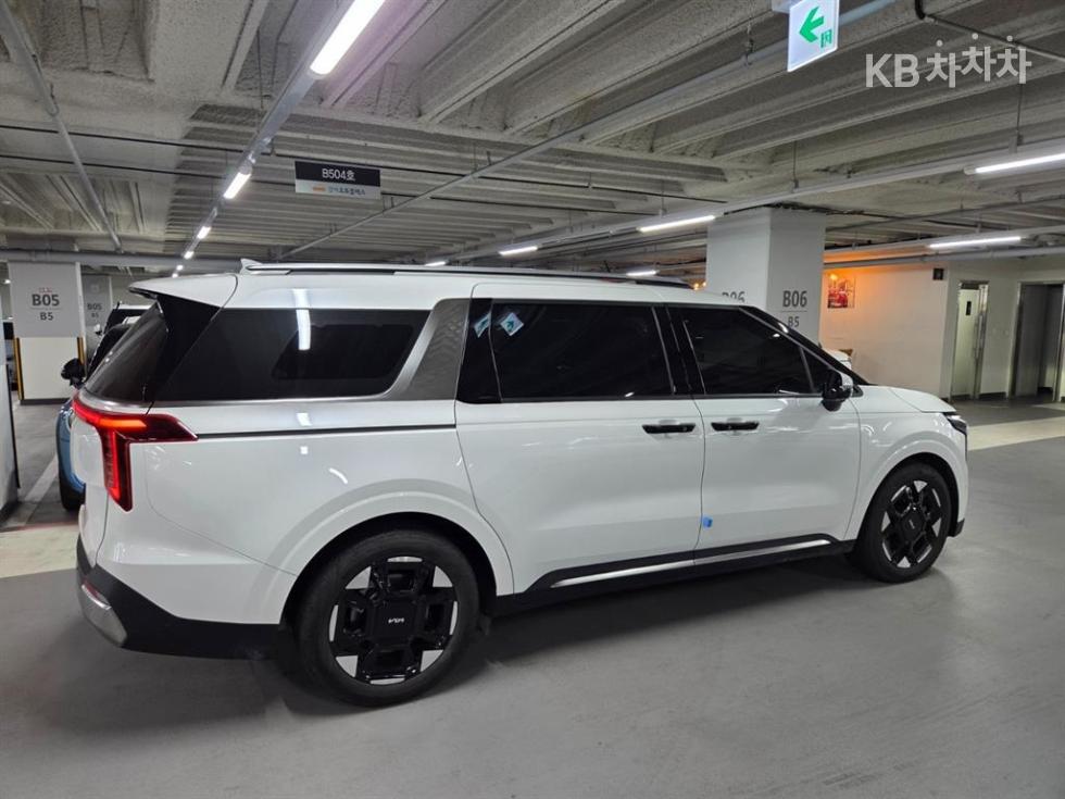 2025 - kia carnival