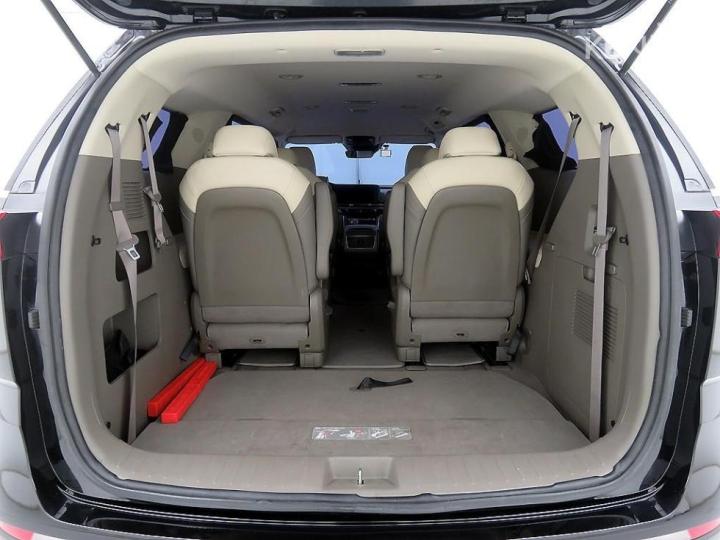 Kia Carnival D2.2 Prestige 6