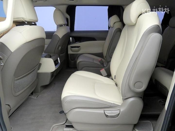 Kia Carnival D2.2 Prestige 8