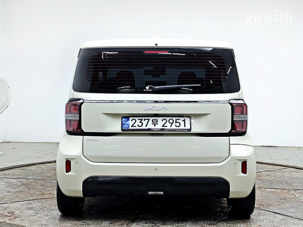 2023 - kia kia