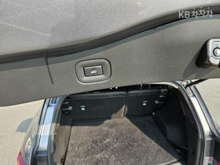 Renault QM6 2.0 LPe 2WD LE 8