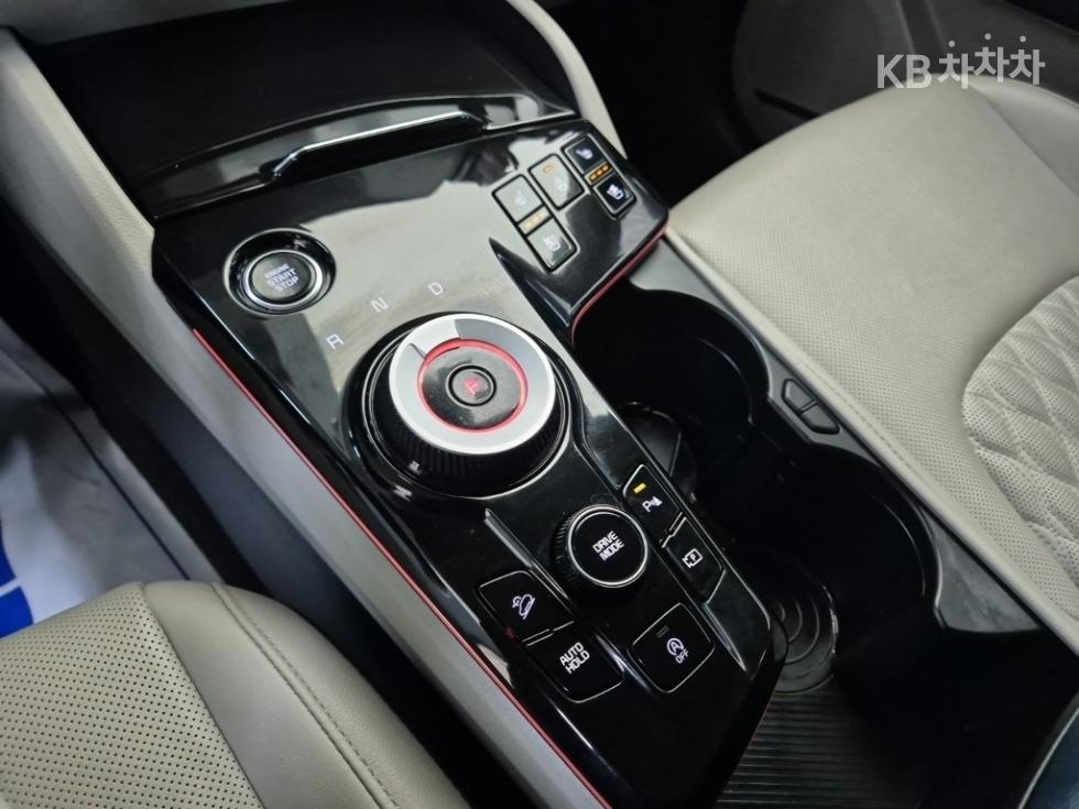 2022 - kia sportage