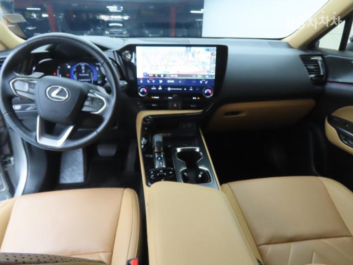 Lexus NX AZ20 350h Luxury 8