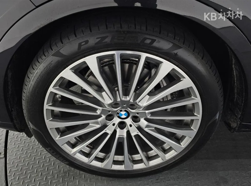 BMW X7 — miniaturë 5
