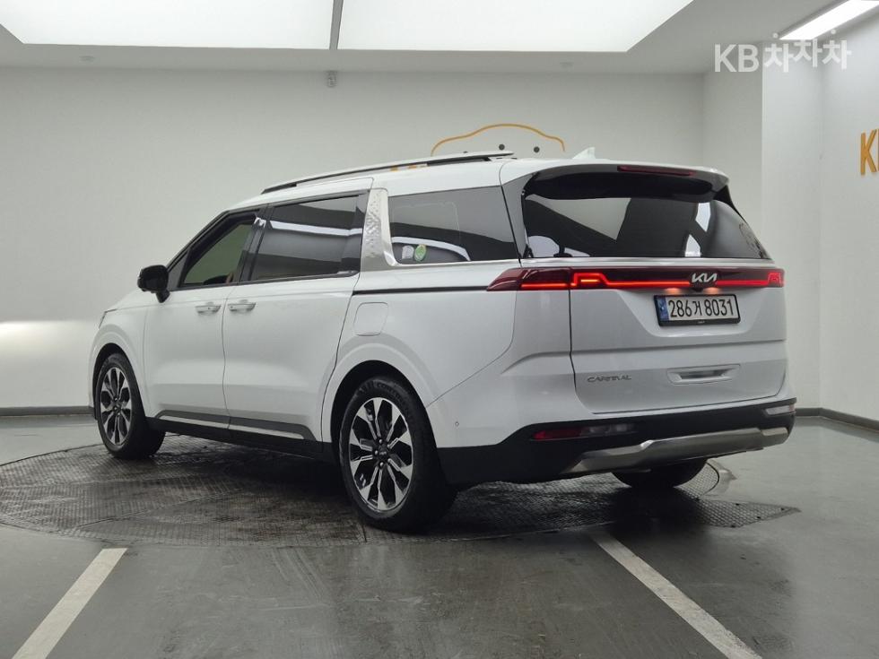2023 - kia carnival