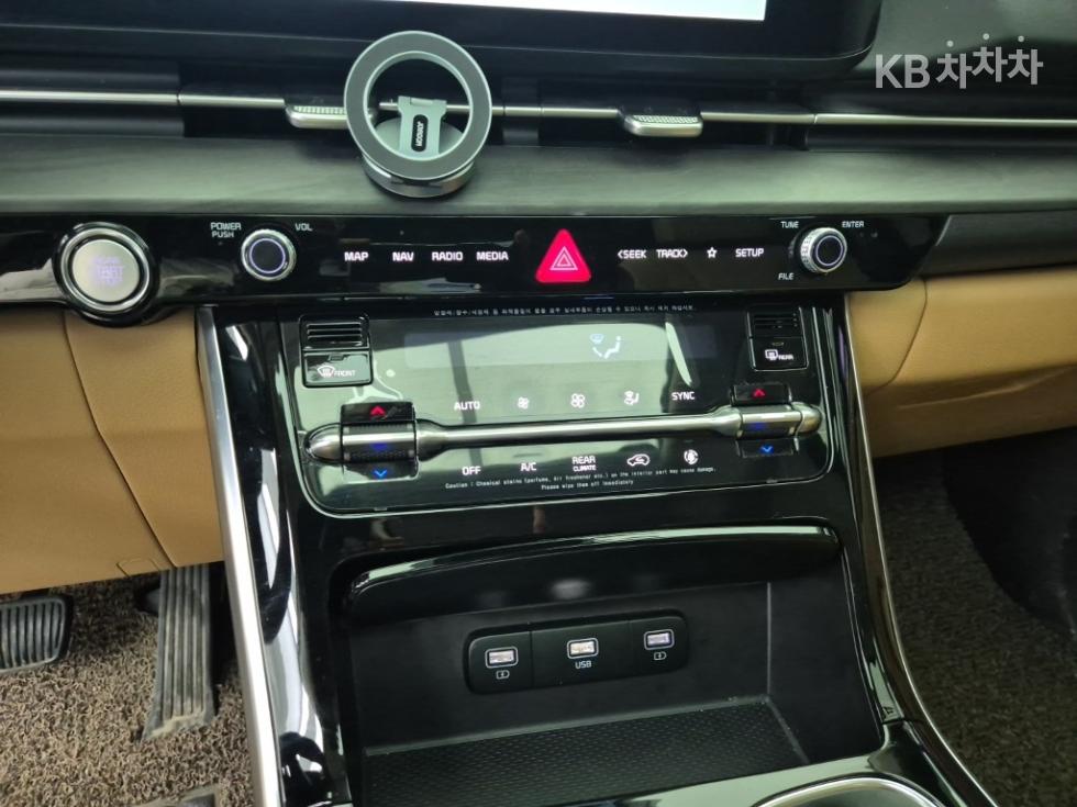2023 - kia carnival