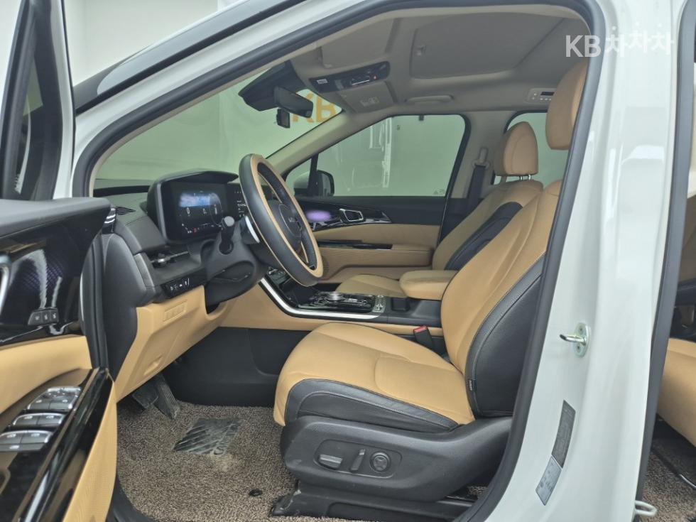 2023 - kia carnival