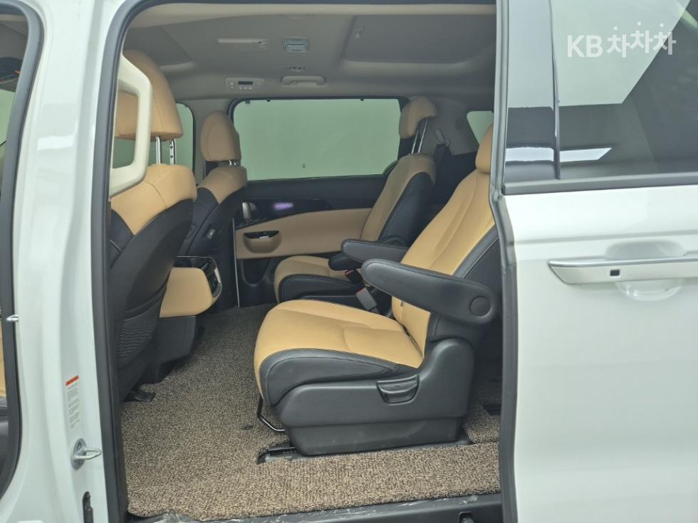 2023 - kia carnival