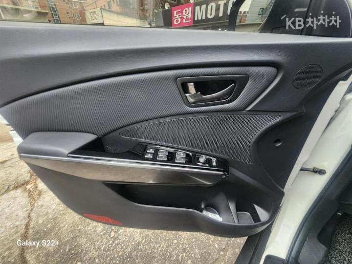 KG Mobility (Ssangyong) Tivoli Gasoline V3 2WD Base Type 10