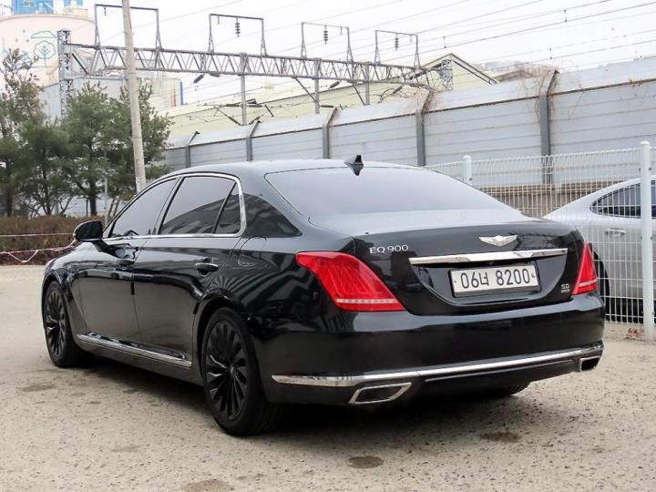 Genesis EQ900 5.0 GDI AWD Prestige 4