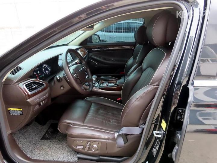 Genesis EQ900 5.0 GDI AWD Prestige 6