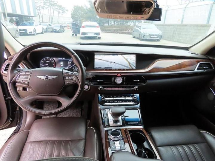 Genesis EQ900 5.0 GDI AWD Prestige 8