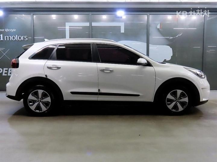 Kia Niro 1.6 Luxury 4