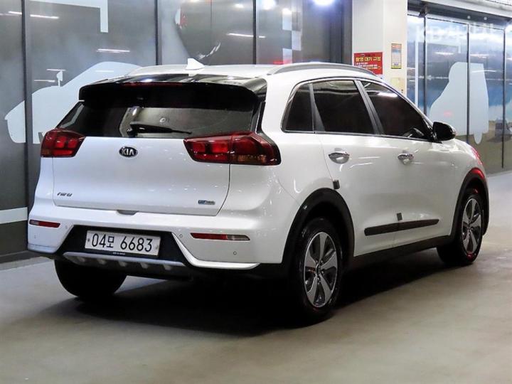 Kia Niro 1.6 Luxury 5