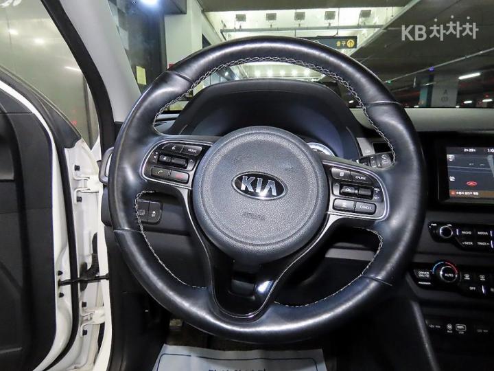 Kia Niro 1.6 Luxury 9