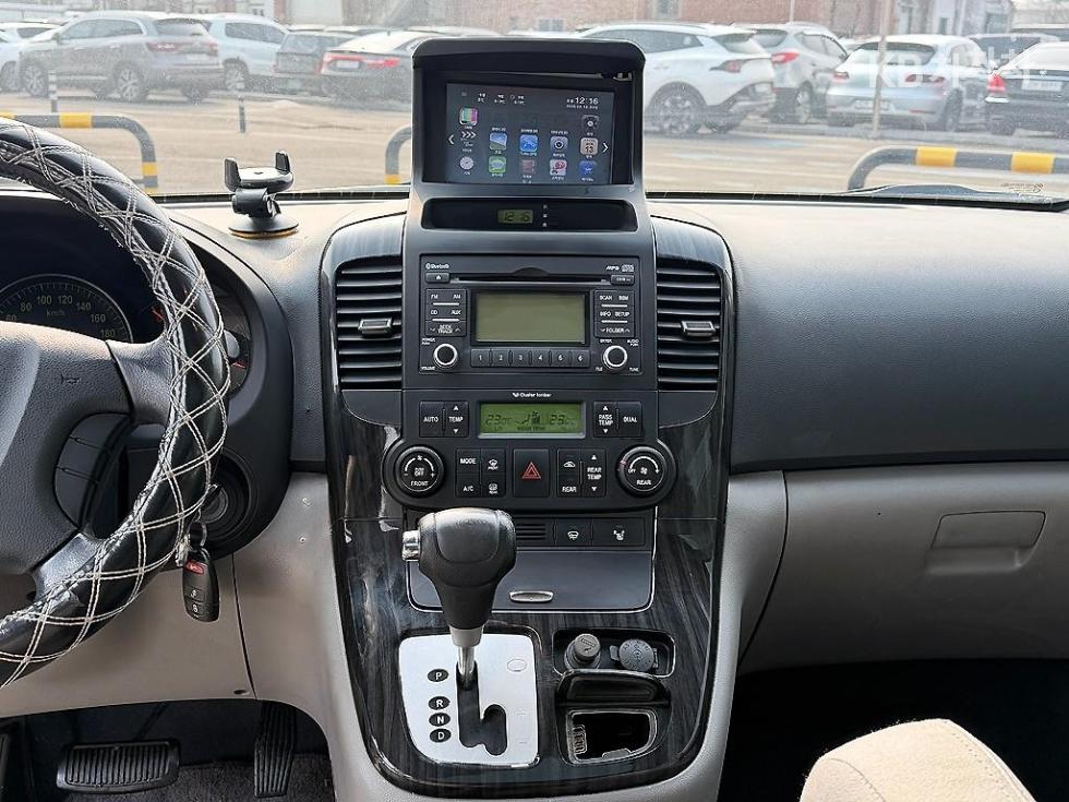 2010 - kia carnival
