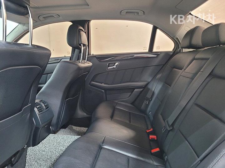 Mercedes-Benz E-Class New E220 CDI Avantgarde W212 9