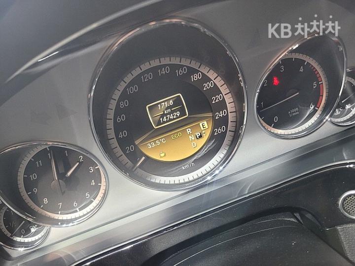 Mercedes-Benz E-Class New E220 CDI Avantgarde W212 10