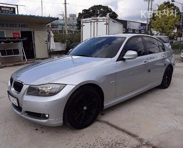 BMW 3 Series New 320i Sedan E90 2005-2011 4