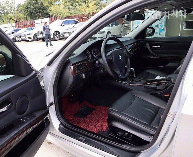 BMW 3 Series New 320i Sedan E90 2005-2011 9