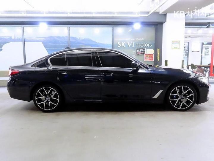 BMW 5 Series G30 530e Luxury Line 4