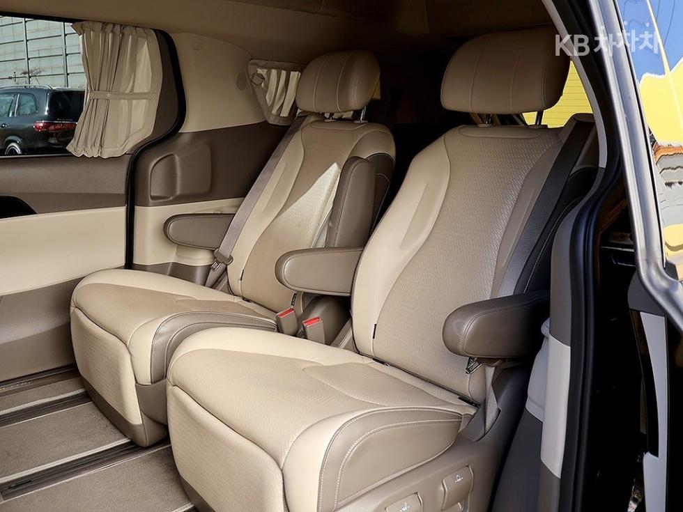 2023 - kia carnival