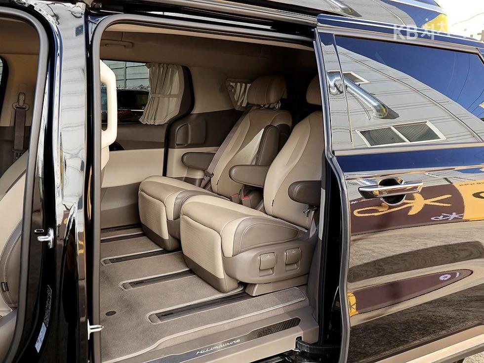 2023 - kia carnival