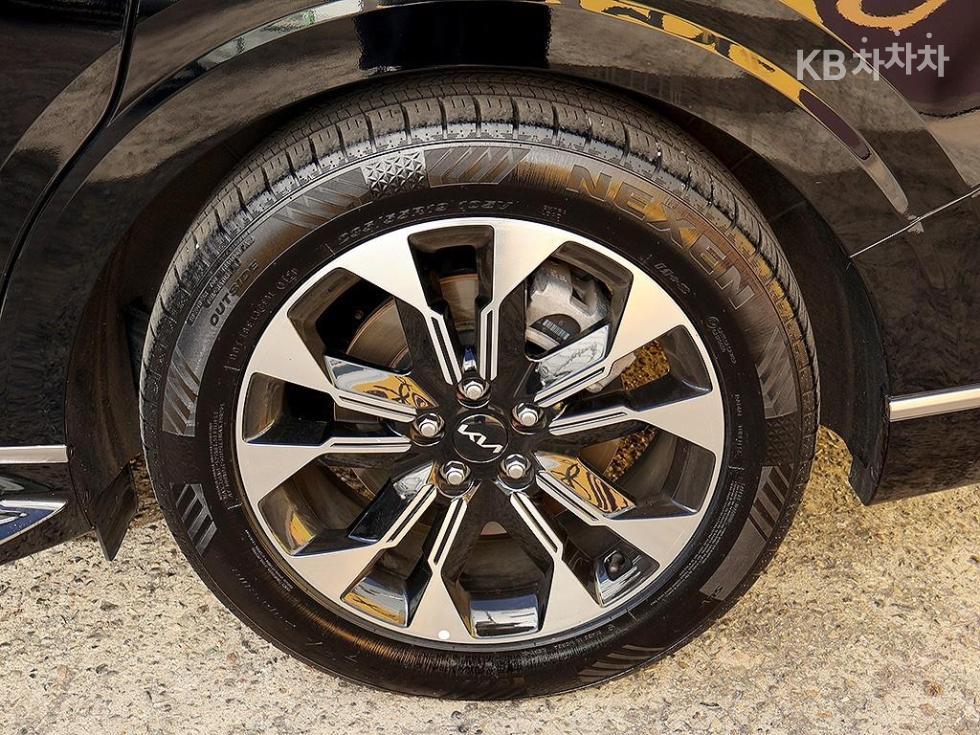 2023 - kia carnival