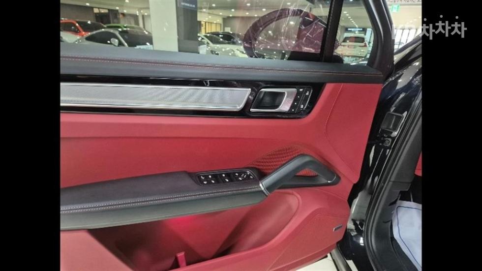 Porsche Cayenne — miniaturë 17