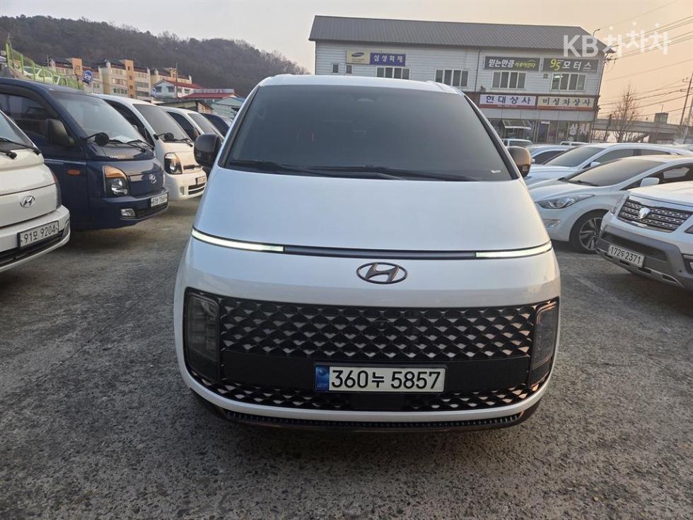 Hyundai Staria