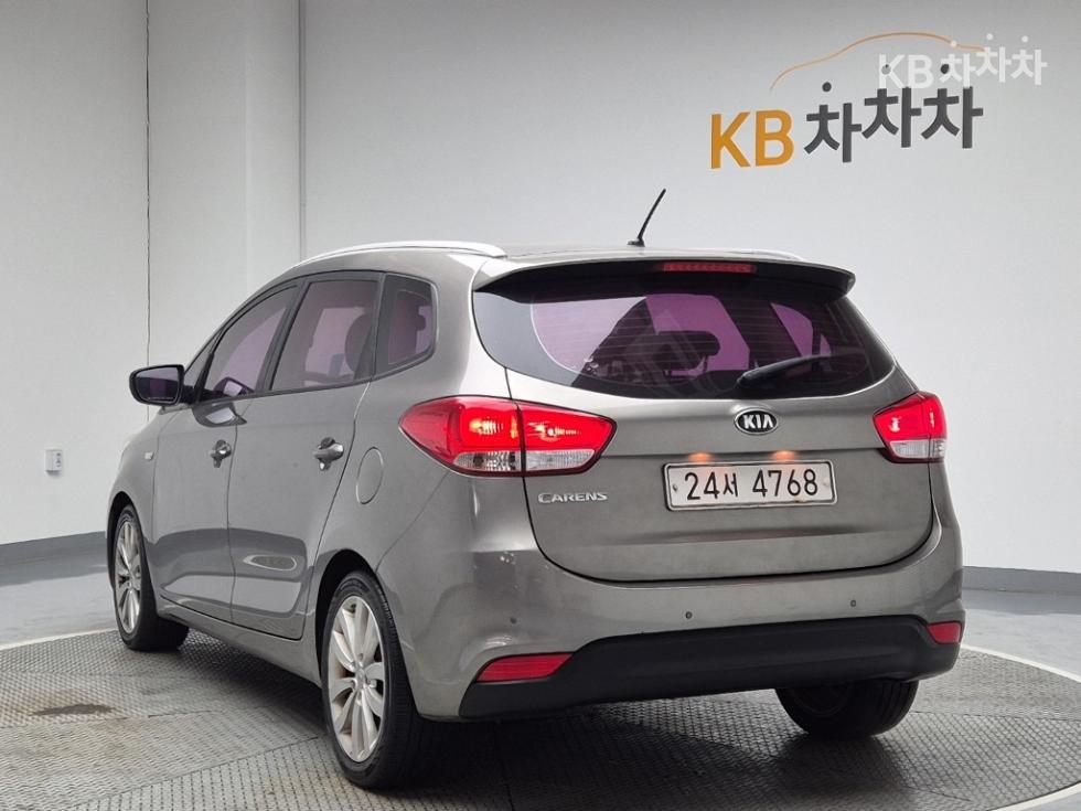 Kia Carens — miniaturë 2