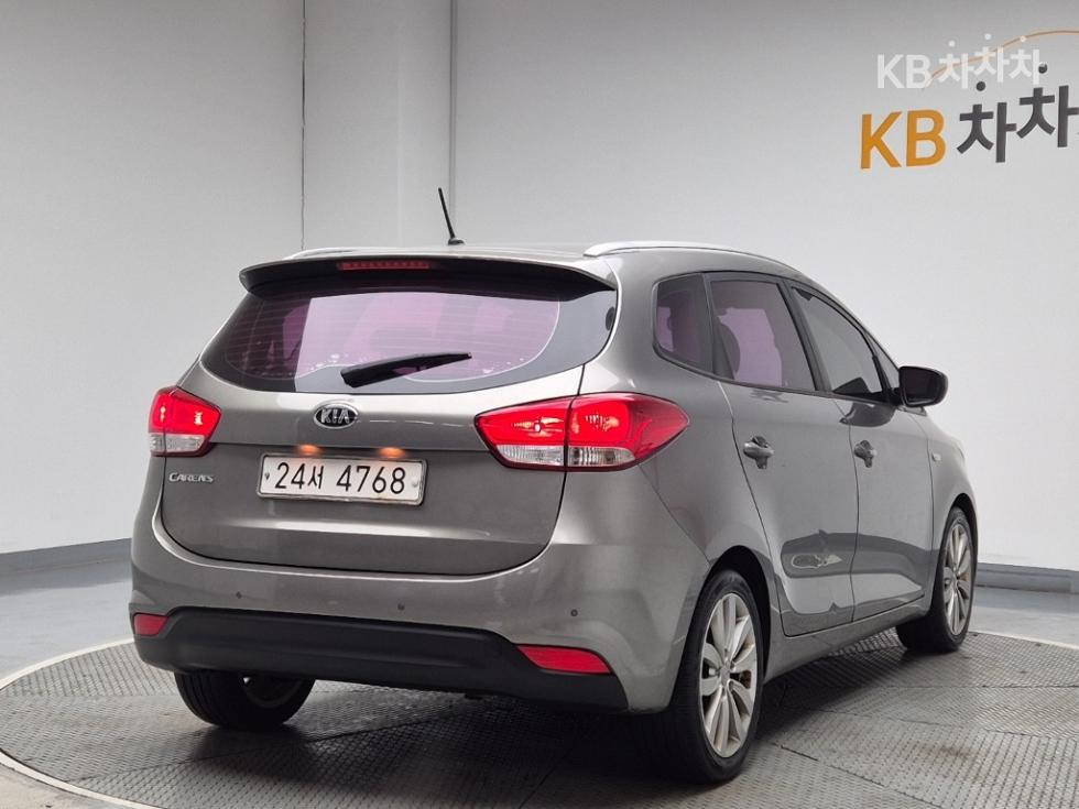 Kia Carens — miniaturë 3