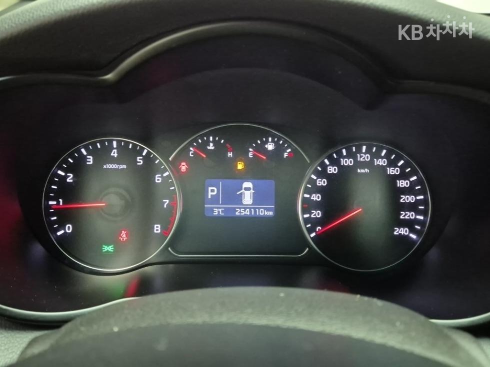 Kia Carens — miniaturë 6