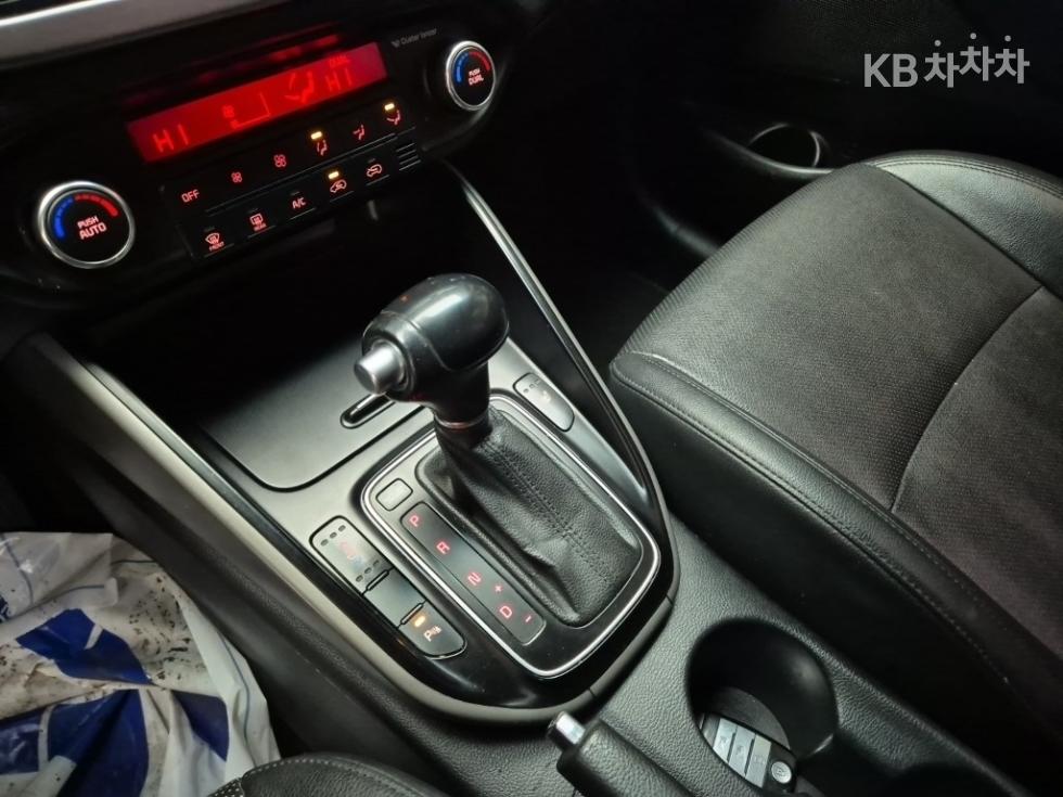 Kia Carens — miniaturë 8