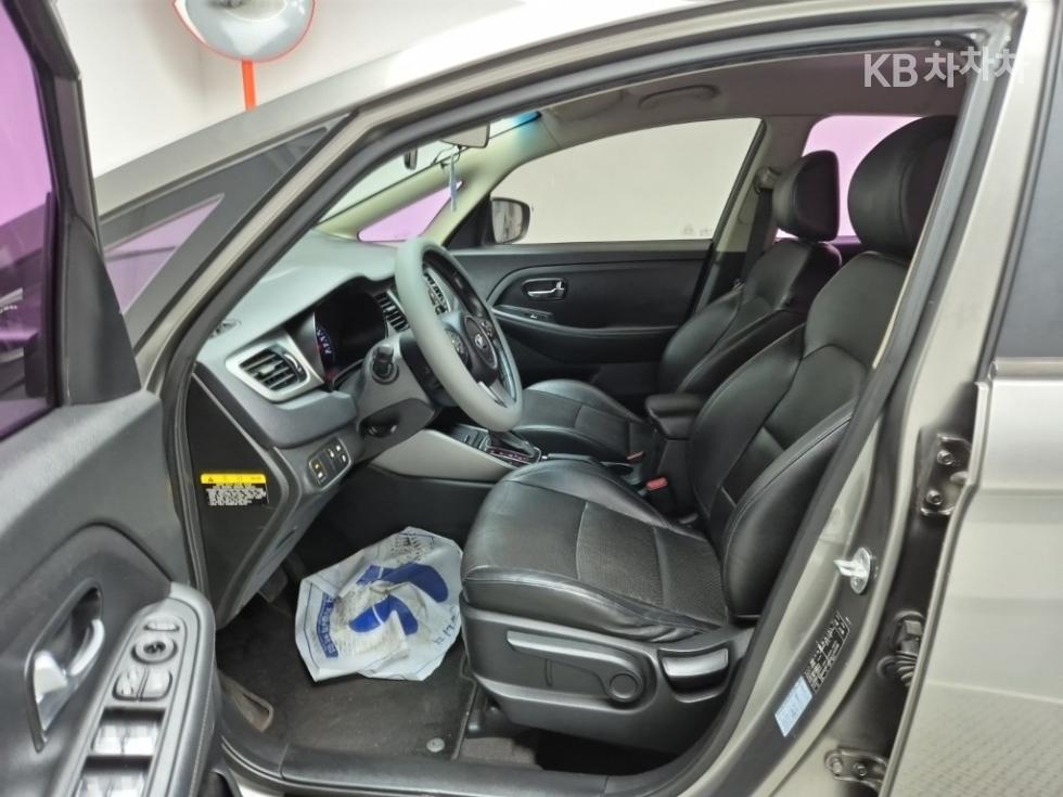 Kia Carens — miniaturë 11
