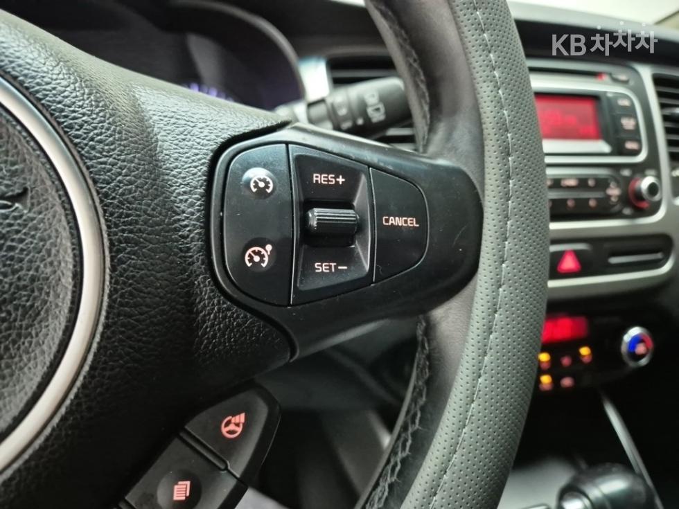 Kia Carens — miniaturë 13