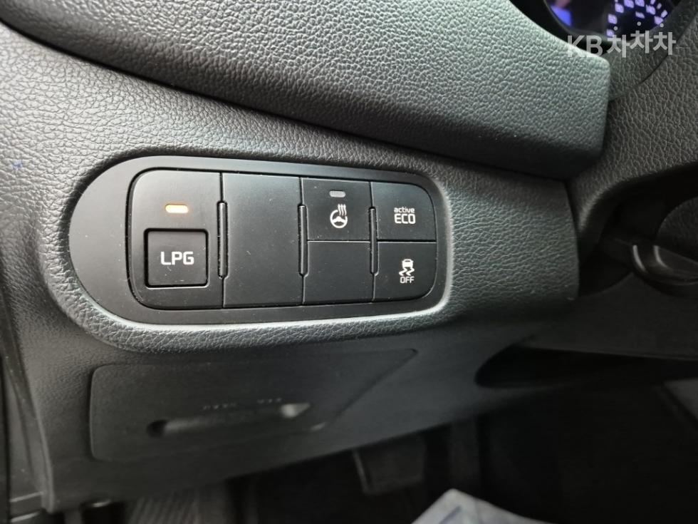 Kia Carens — miniaturë 15