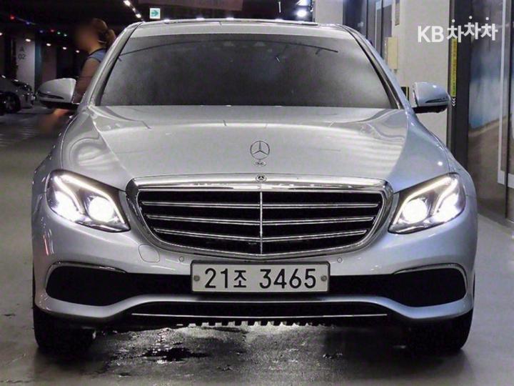 Mercedes-Benz E-Class W213 E300 4Matic Avantgarde 3