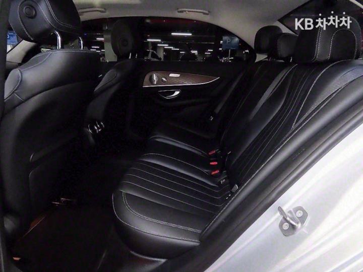 Mercedes-Benz E-Class W213 E300 4Matic Avantgarde 8