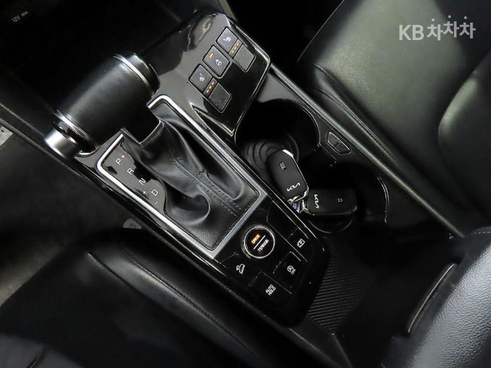 2022 - kia sportage