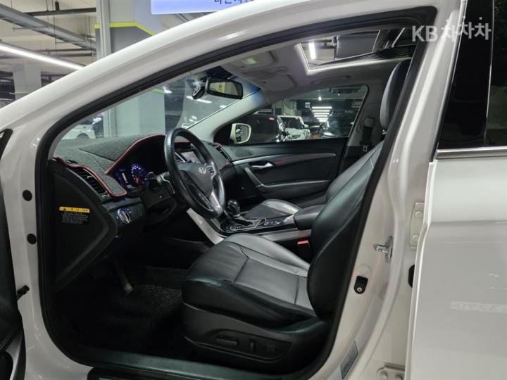 Hyundai i40 Saloon 1.7 VGT PREMIUM 8