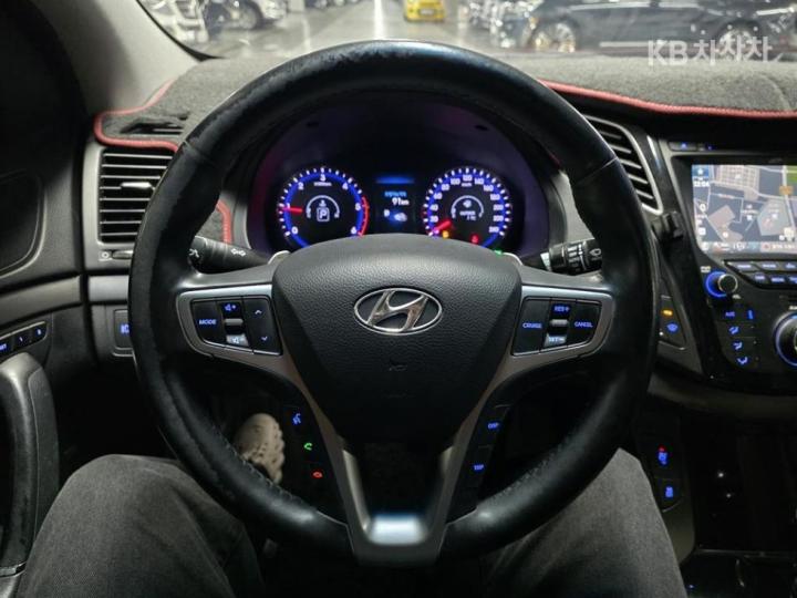 Hyundai i40 Saloon 1.7 VGT PREMIUM 10