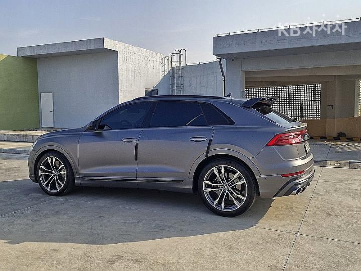 Audi SQ8 TDI 6