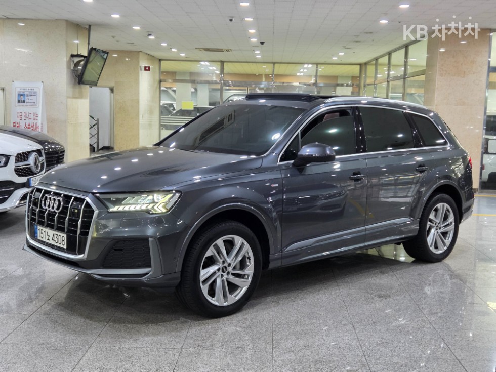 Audi 뉴 Q7 3.0 45 TDI Quattro Premium - фото 1