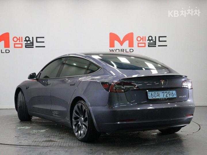 Tesla Model 3 Performance 5