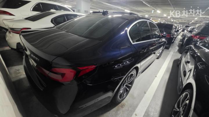 BMW 5 Series All New G30 520i M Sport — фото 3