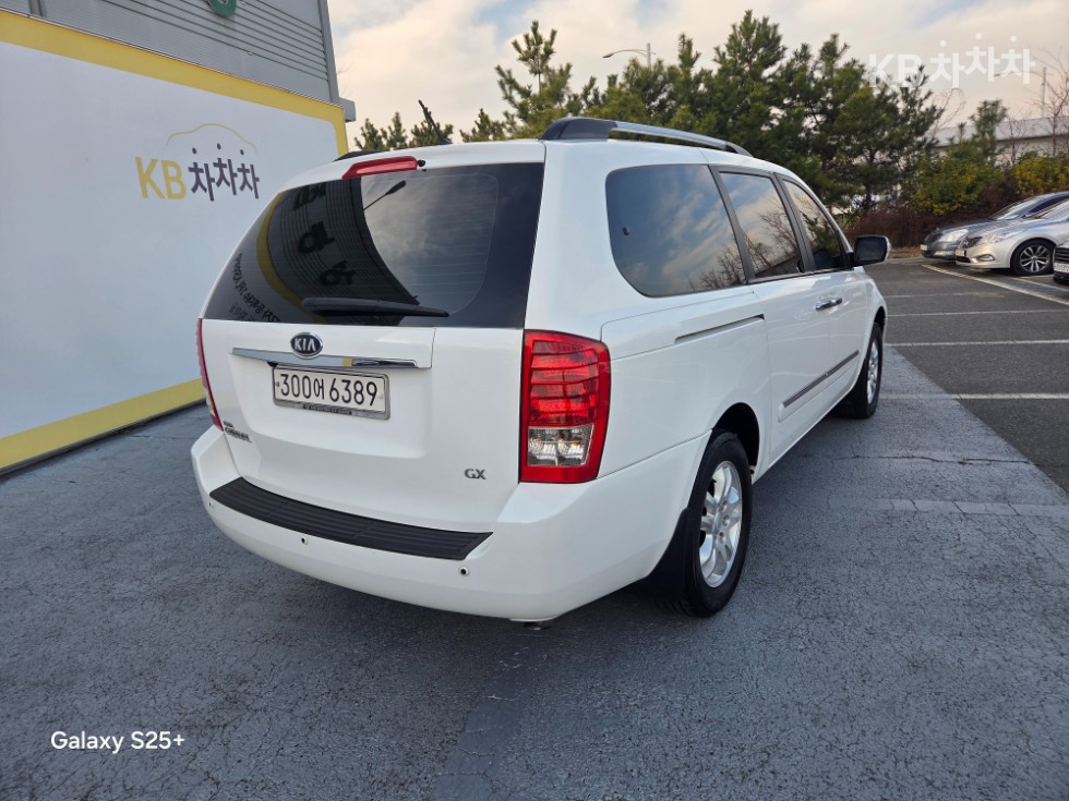 2011 - kia carnival